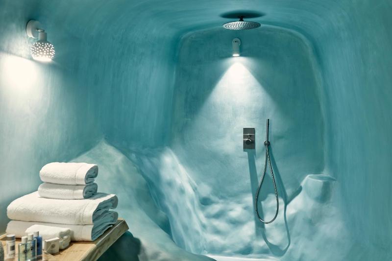Superior Suite with Hot Tub and Caldera View image 3