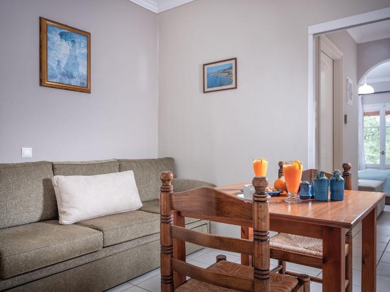 One-Bedroom Apartment image 3