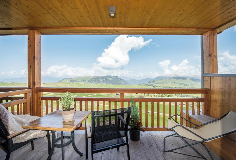 Superior Double Room with Balcony image 2