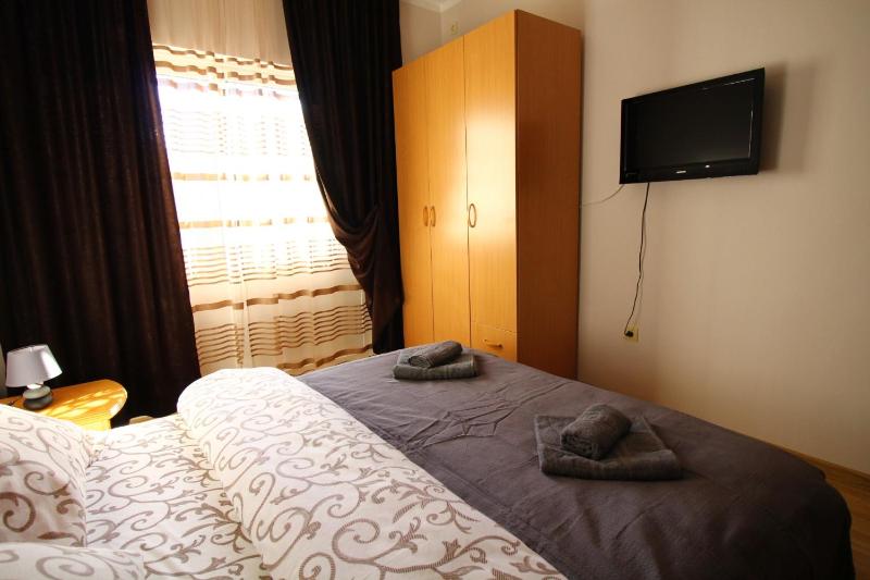 Studio Apartment with Sea View image 3