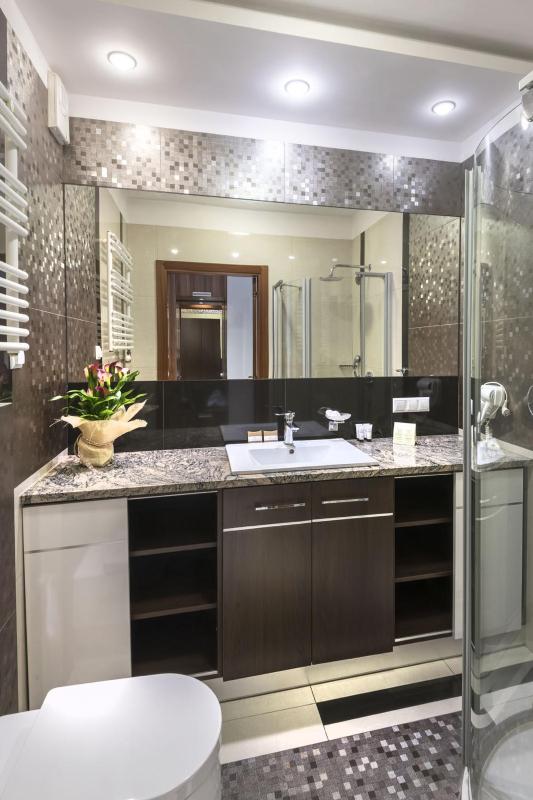 Classic Studio Apartment with balcony image 3