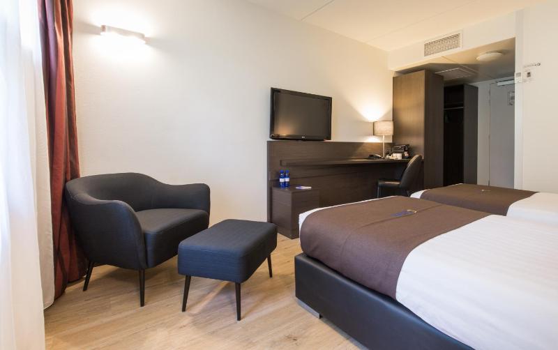 Deluxe Twin Room image 4