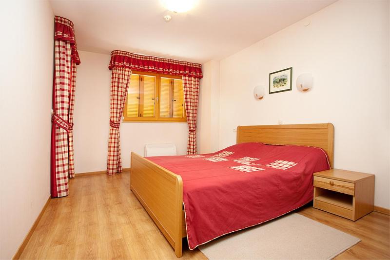 One-Bedroom Apartment with Balcony image 3
