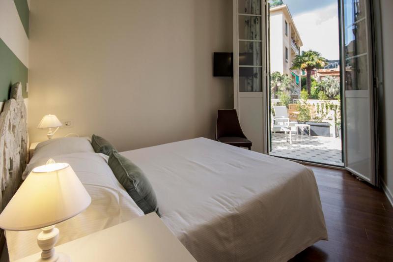 Basic Double Room image 3