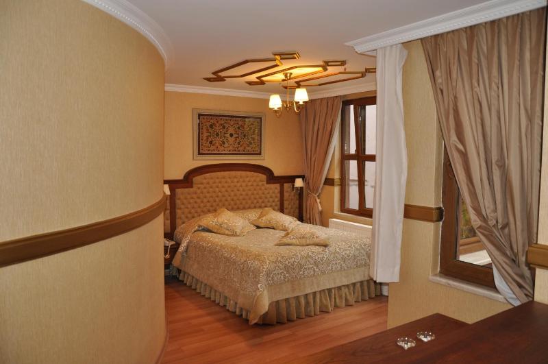 Family Room image 4