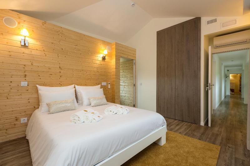 Double Room with Garden View image 3