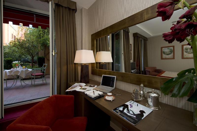 Superior Double Room image 3