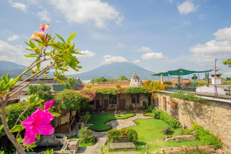 Hotel Posada de Don Rodrigo Antigua - image 1