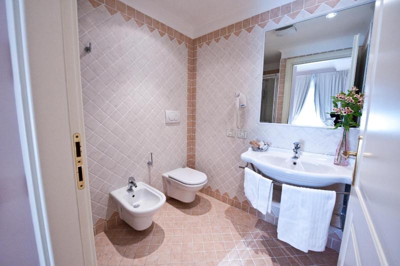 Standard Double Room with Spa Access  image 2