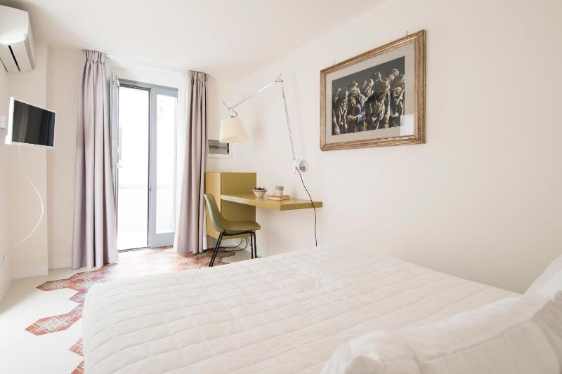 Superior Double Room image 3