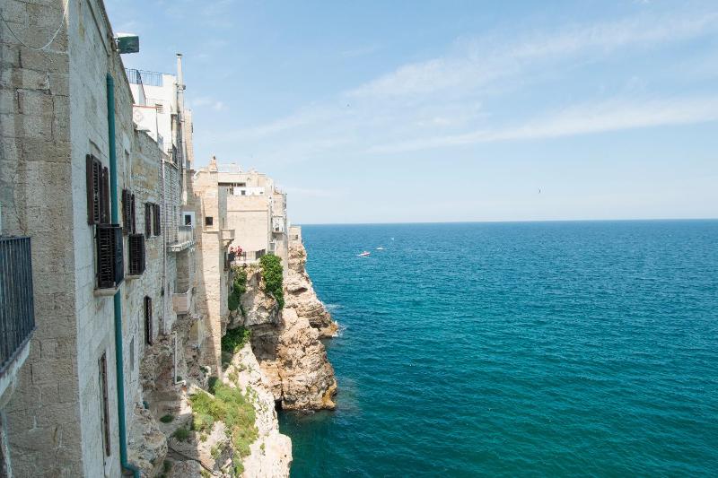 Deluxe Double Room with Balcony and Sea View image 2