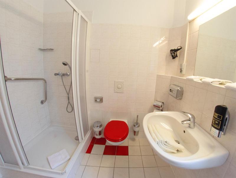 Economy Double Room with Private External Bathroom image 3