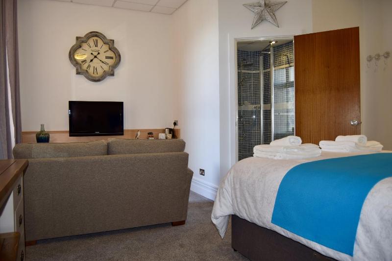 Avenue Guest House - image 9