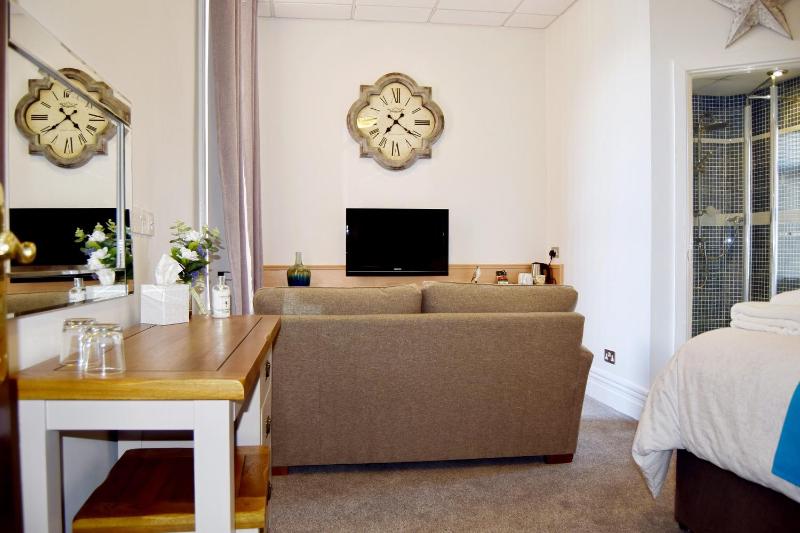 Deluxe Double Room image 2