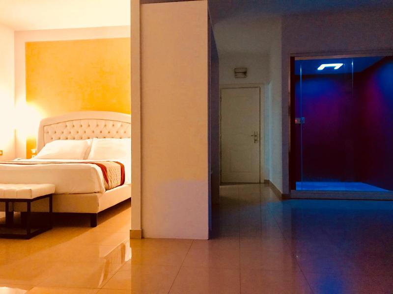 Suite with Spa Access image 1