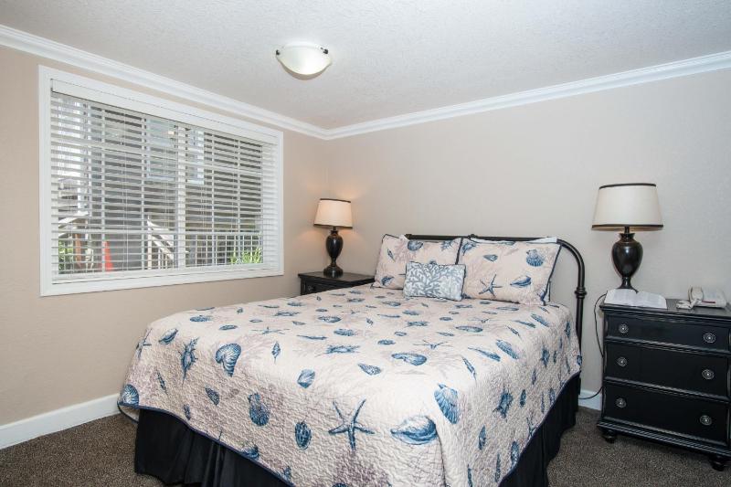 Queen Room with Two Queen Beds #10 - Pet Friendly image 3