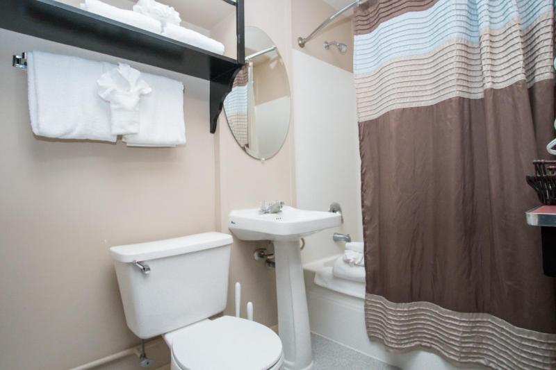 One-Bedroom Queen Suite with Kitchen #4 - NON Pet Friendly  image 2