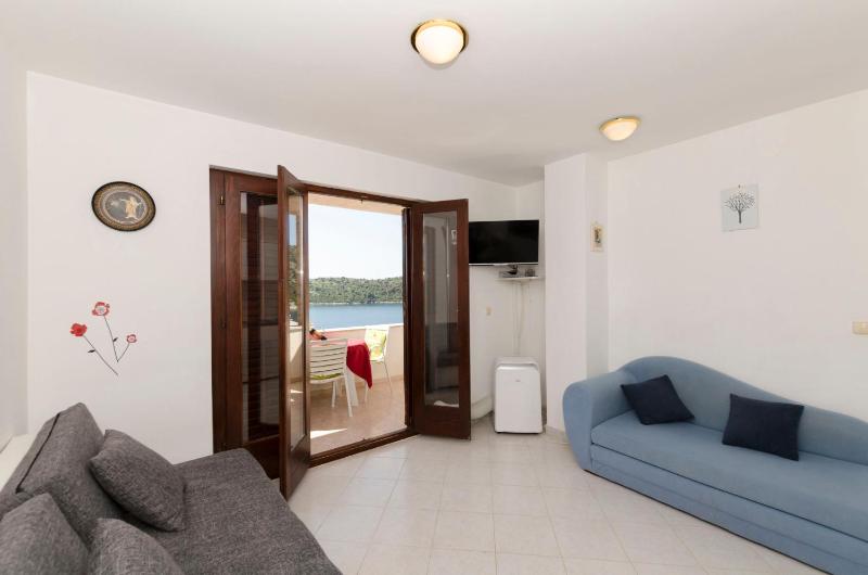 One-Bedroom Apartment image 4