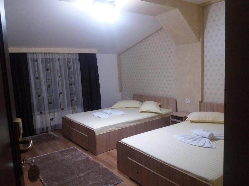 Standard Quadruple Room image 4