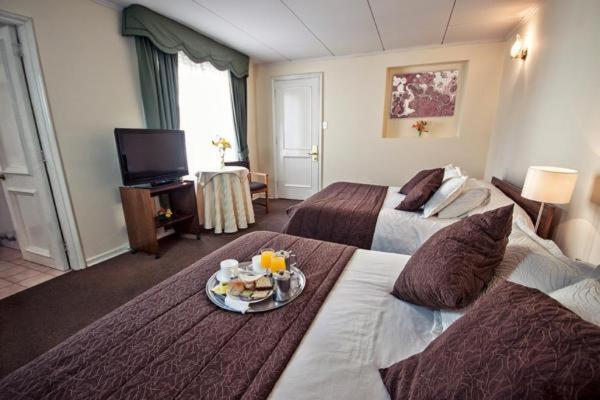 Superior Quadruple Room image 1