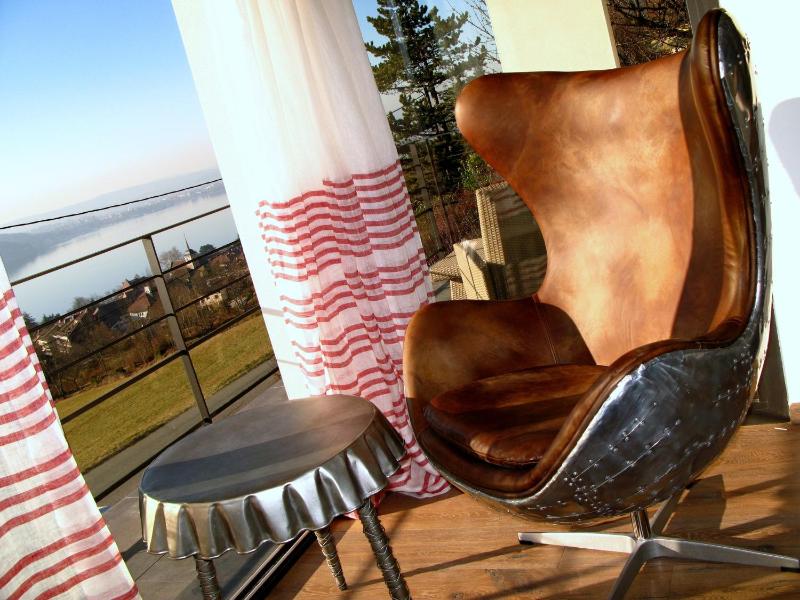 Double Room with Lake View image 3