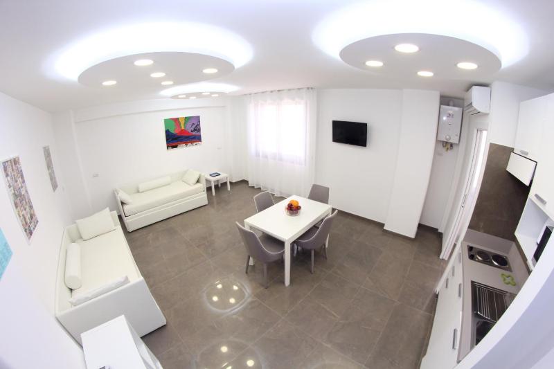 One-Bedroom Apartment image 3