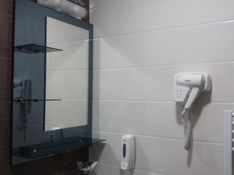 Triple Room with Private Bathroom image 3
