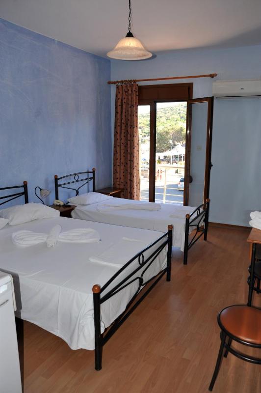 Double Room with Sea View image 4