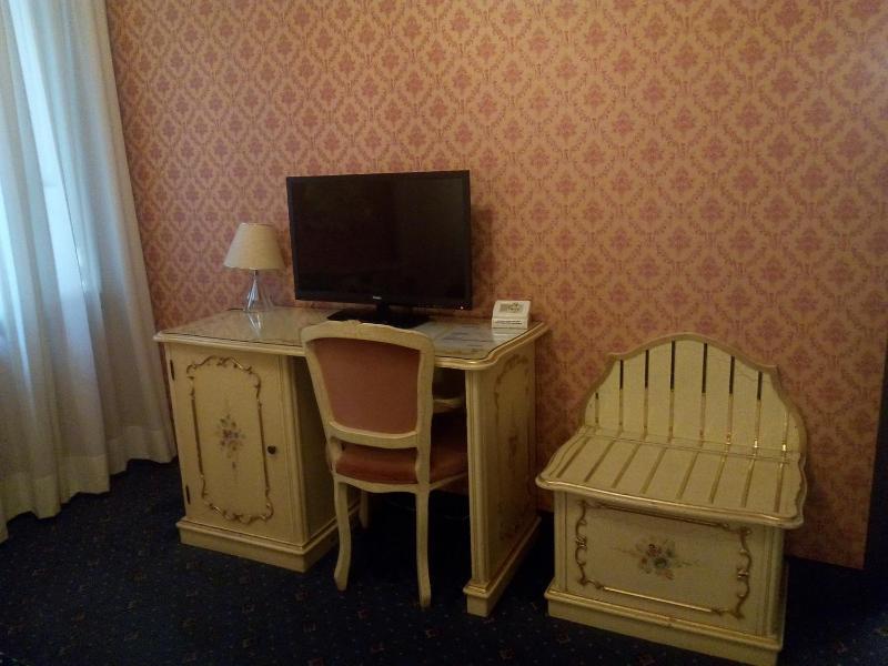 Classic Single Room image 3