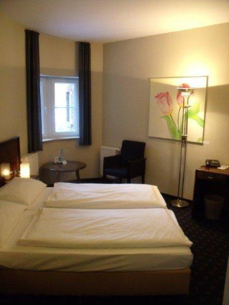 Double Room image 4