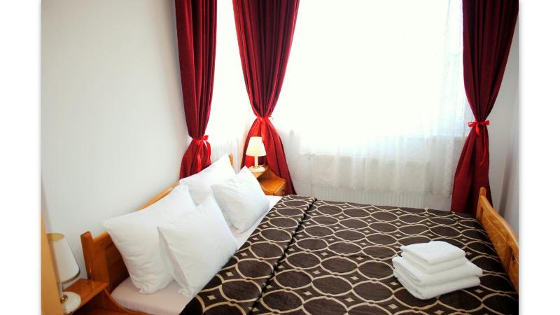 One-Bedroom Apartment with Garden View image 3