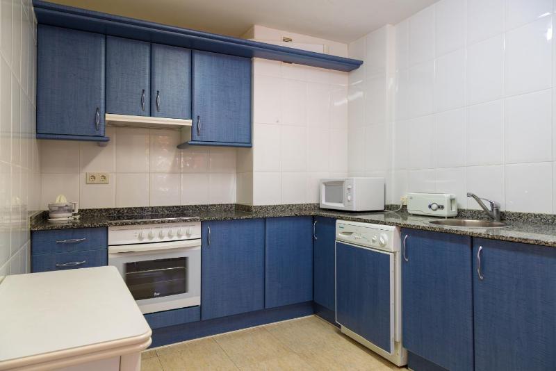 Apartment with Balcony (4-6 Adults) image 2