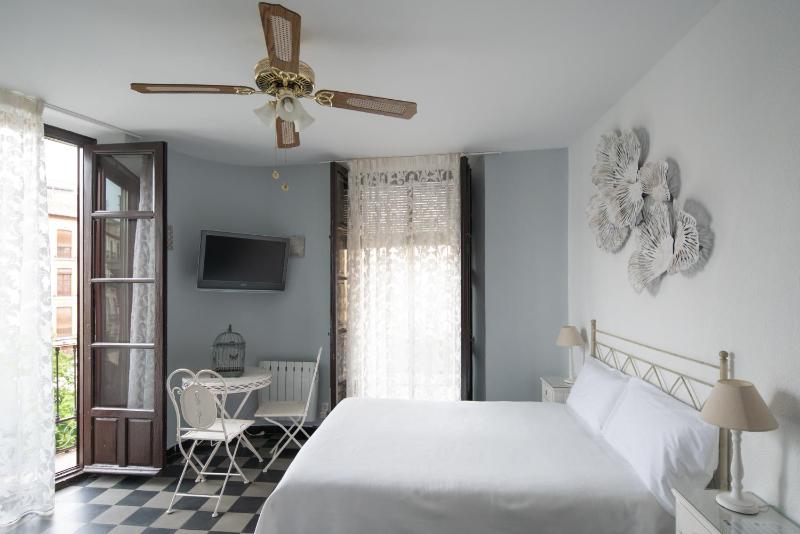 Triple with Private Bathroom image 4