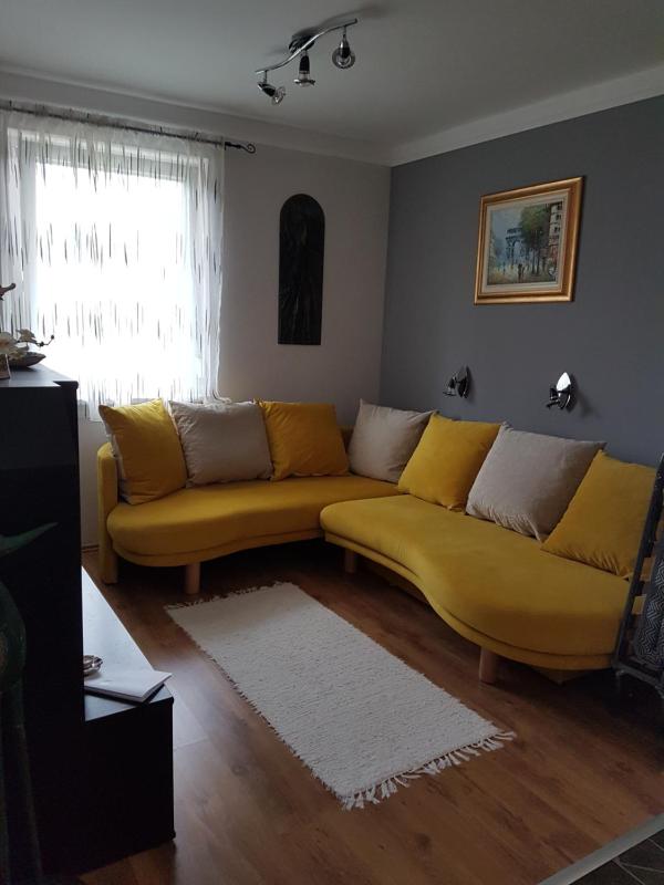 One-Bedroom Apartment image 2
