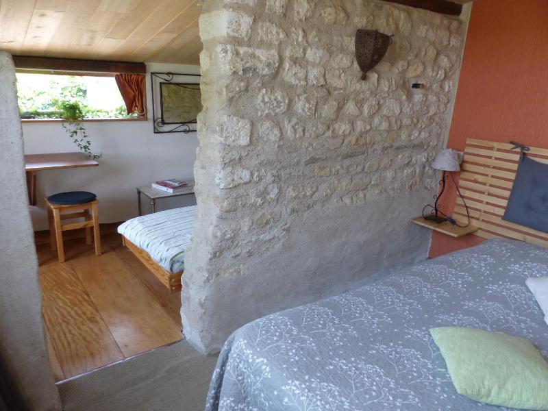 Deluxe Double Room with Extra Bed image 3