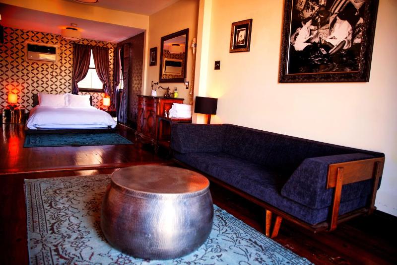 Deluxe Queen Suite image 1