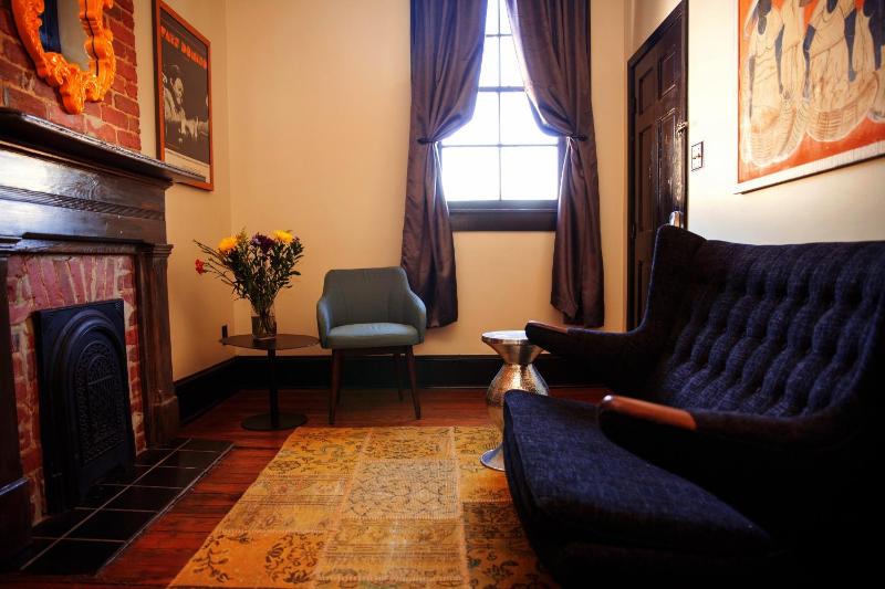 Deluxe Queen Suite image 3