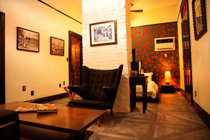Royal Street Inn & Bar - image 2