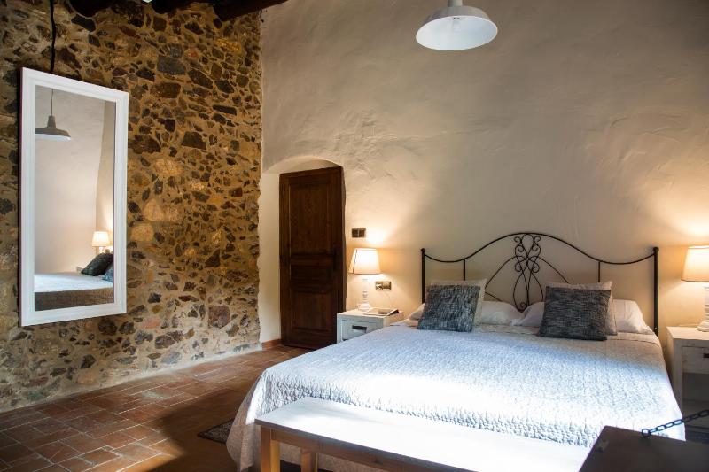 Double Room with Patio image 3