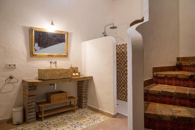 Double Room with Balcony image 1