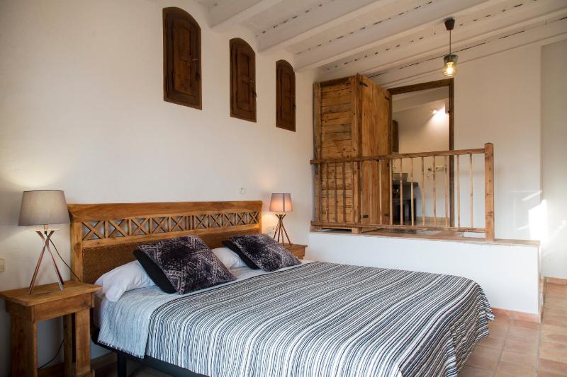Deluxe Double Room with Balcony image 4