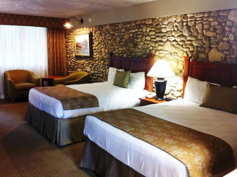 Two Queen Beds with Pool View image 2