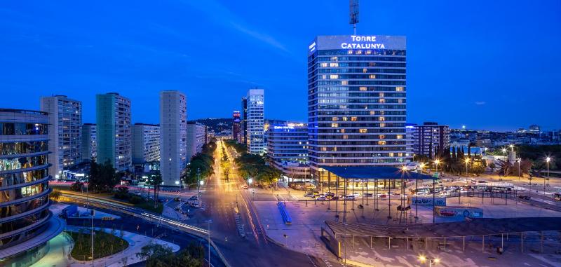 4 Bedroom High-Rise Apartment Amazing views! - image 6