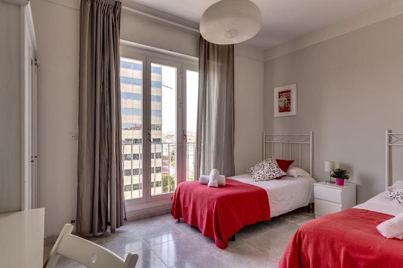 4 Bedroom High-Rise Apartment Amazing views! - image 5
