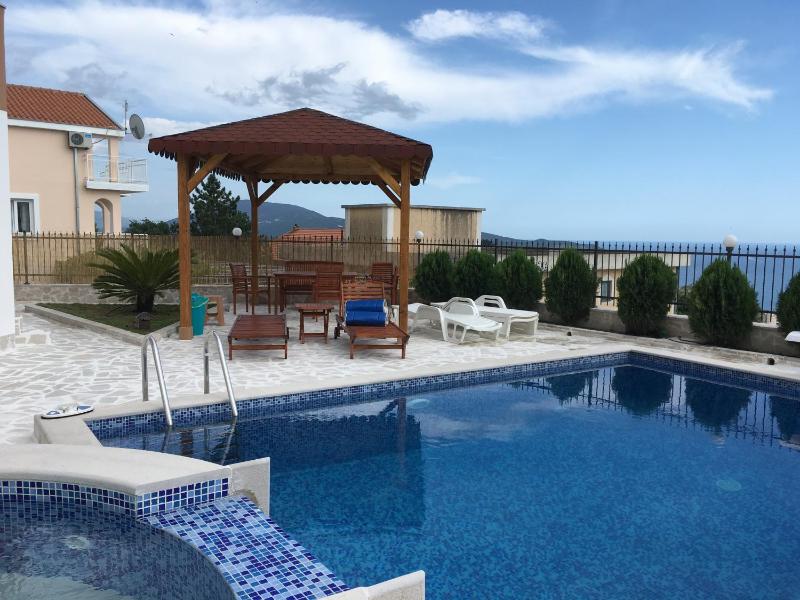 Apartment with Pool View  image 1