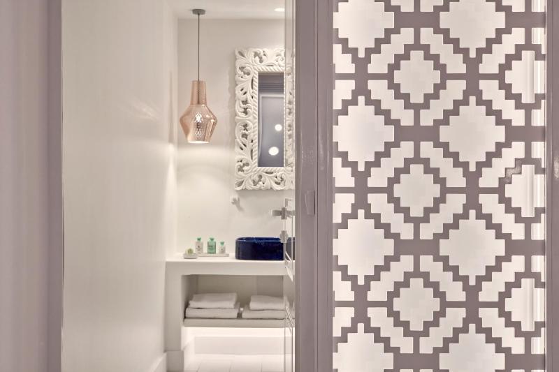 Superior Double Room with Open-Air Jetted Tub and Sea View image 1