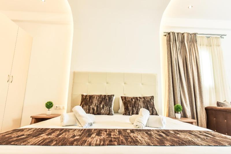 King Double Suite with Hot Tub image 4