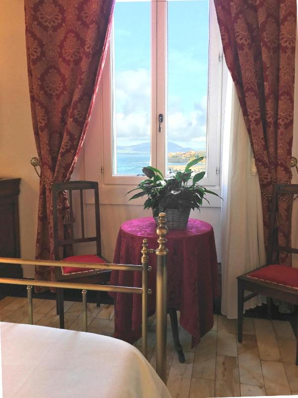 Double Room with Sea View image 3