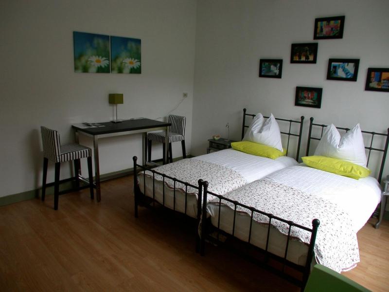Twin Room with Shared Bathroom image 3