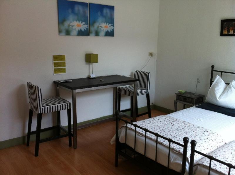 Twin Room with Shared Bathroom image 2